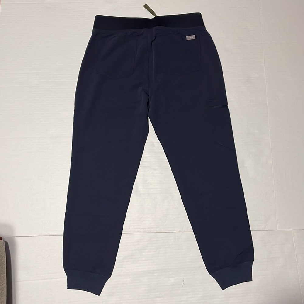 Figs Women's Scrub Set (Quiet Navy) - Picture 6 of 13